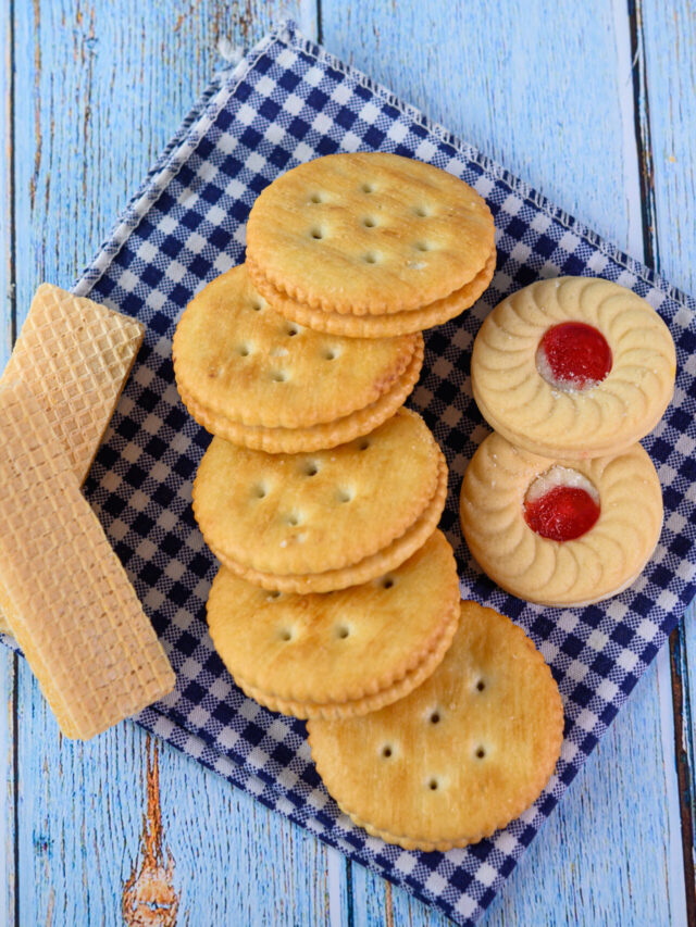 Many cookies are placed on the fabric and then placed on a woode